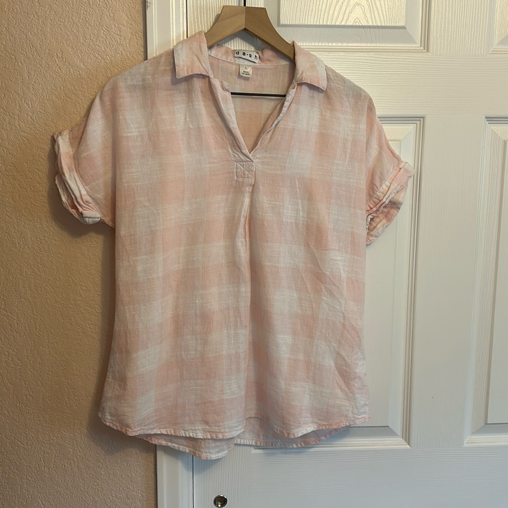5 for $40. Bundle & Save! Dash Pink & White Gingham short sleeve shirt Size L